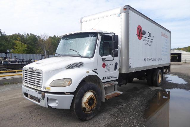 2004-freightliner-m2-106-box-van-truck #1322439