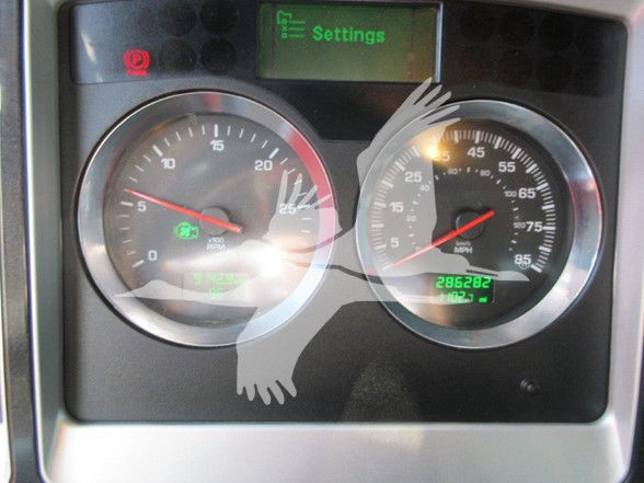 Dashboard of 2022 Kenworth W900L showing speedometer and tachometer dials; Settings screen visible and odometer reading 286262.