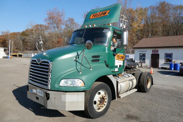 2005 Mack CXN612