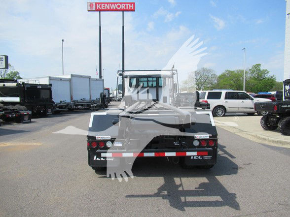 Kenworth T480 truck rear view in a dealership lot with stock number TM194082 and VIN 2NK5LJ0X0TM194082.