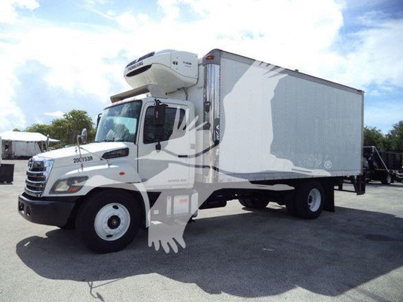 Truck side view with a refrigerated box and front cab, white; refrigeration unit mounted on the roof.