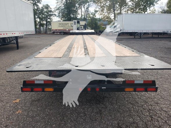 XL Specialized Xl80Sa trailer deck with wood planks and rear lights, showing lightweight steel frame and deck surface.