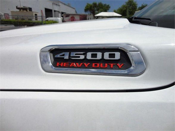 Badge on Ram 4500 pickup showing '4500' and 'HEAVY DUTY' in chrome with red lettering.