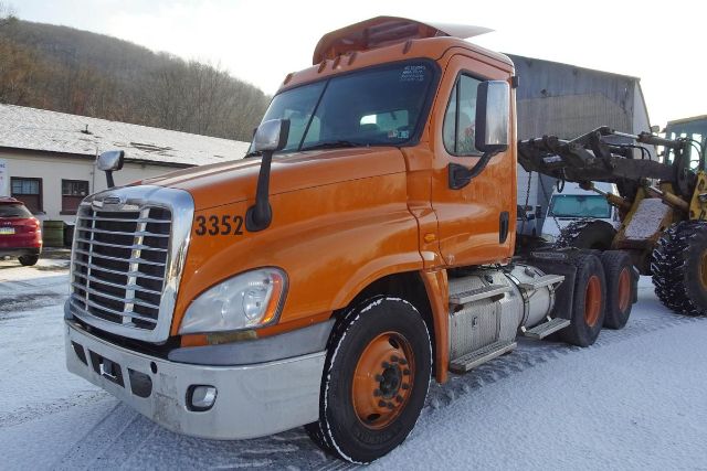 2017 Freightliner CASCADIA 125 Daycab #