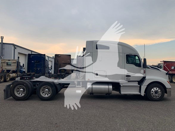 Kenworth T680 tractor, side view showing semi-truck with sleeper cab and three axles, chrome fuel tank, gray paint, no visible decals.
