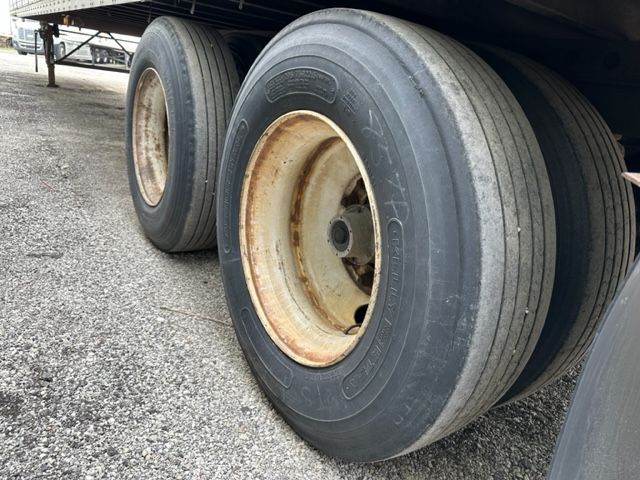 Two rear trailer wheels on a 2007 Stoughton dry van with visible rust on the rims and worn tires.