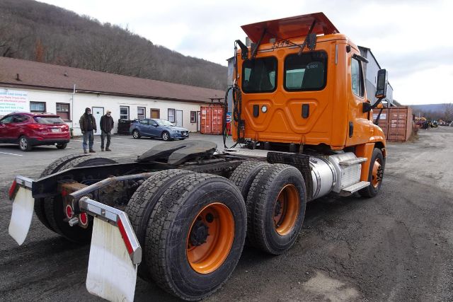 https://cdn.truckertotrucker.com/large/e08edb38-7e32-4cb4-b037-1eca86f5d446.jpg?