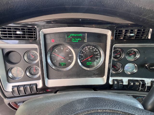 Kenworth T800 dashboard view showing gauges and diagnostic screen with 'No Faults Found' message.