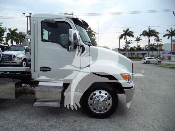Kenworth T280 truck cab side view showing front wheel and chrome mirror, white paint, with a watermark image overlay.