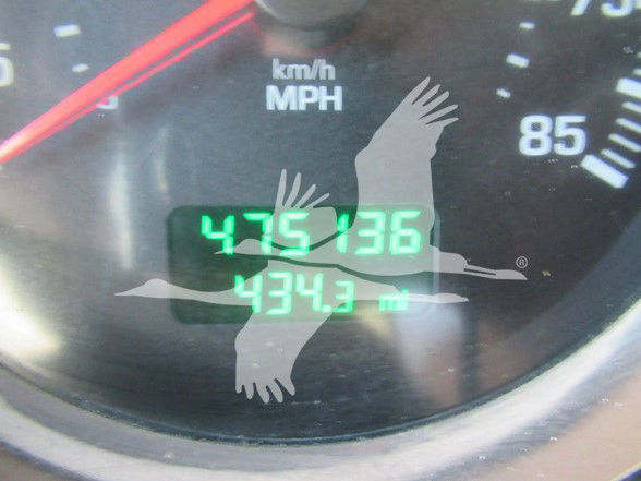 Kenworth W900L instrument cluster showing mileage 475,736 and 434.3 miles, with speedometer and RPM/MPH gauges visible.