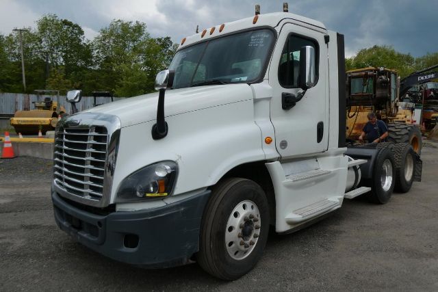 2018 Freightliner CASCADIA 125 Daycab #