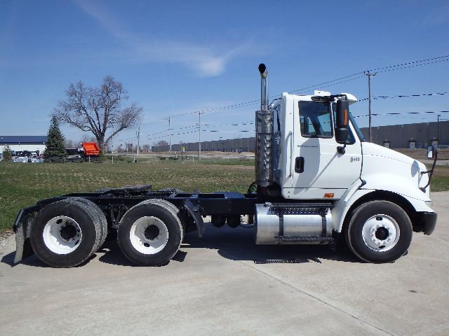 White 2007 International 8600 conventional daycab truck side view showing drivetrain and cab with dual rear axles.