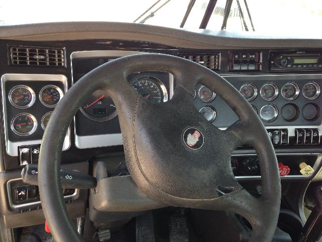 Kenworth T800 truck interior steering wheel dashboard gauges