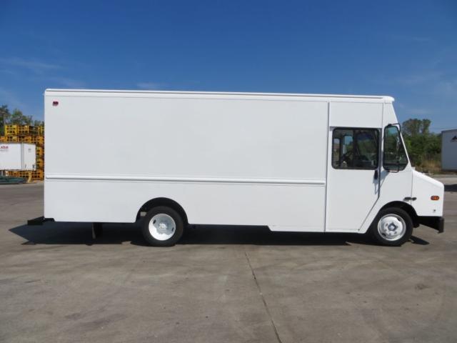 2008 Freightliner MT45 step van side view showing plain white cargo box and cab with single rear wheel on visible side.