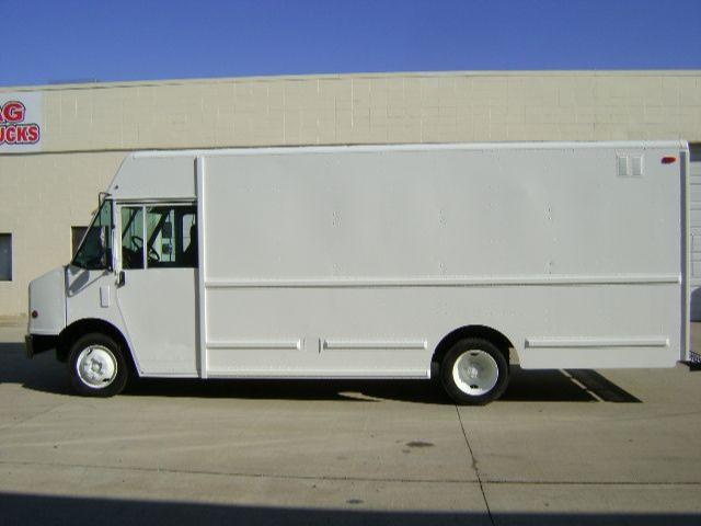 Side view of a white 2001 Freightliner MT45 box truck with cab and large cargo area.