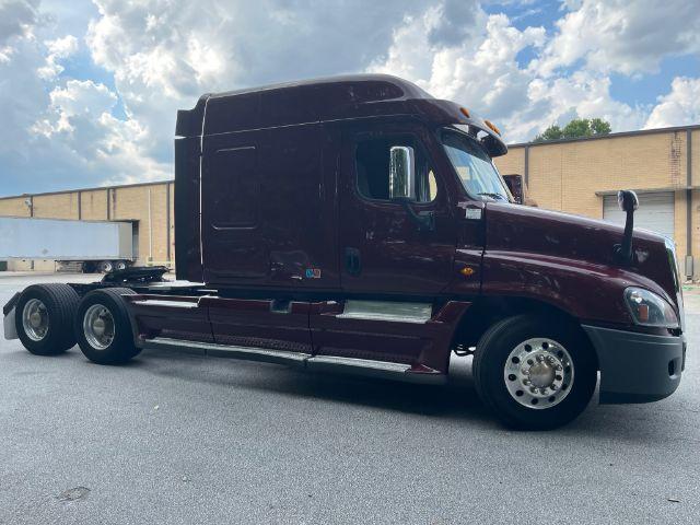 2015 Freightliner Cascadia sleeper cab tractor truck side profile