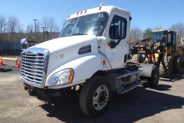 2011-freightliner-cascadia-113-cab-chassis-truck #1256333