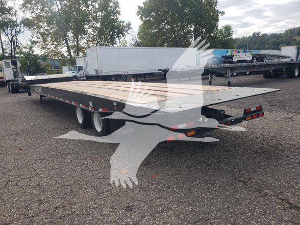 XL Specialized Xl80Sa trailer in a lot showing flatbed with dual rear axles and tail lights.