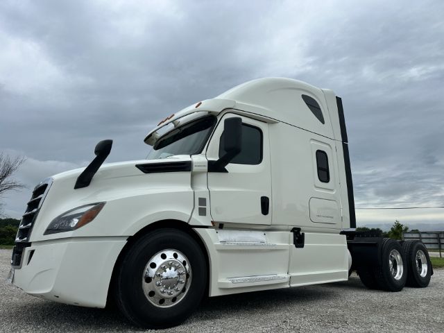 2019 Freightliner CASCADIA 126