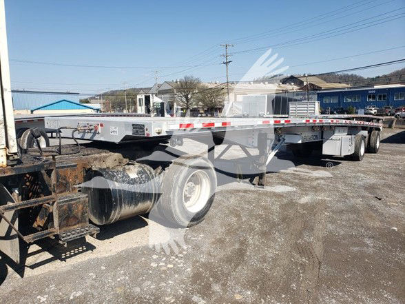 Flatbed trailer 2015 Benson Alum Flatbed with dual axles and long flatbed, VIN 1TTF482A0F3882253, stock 7058, side mirrors and support equipment visible.